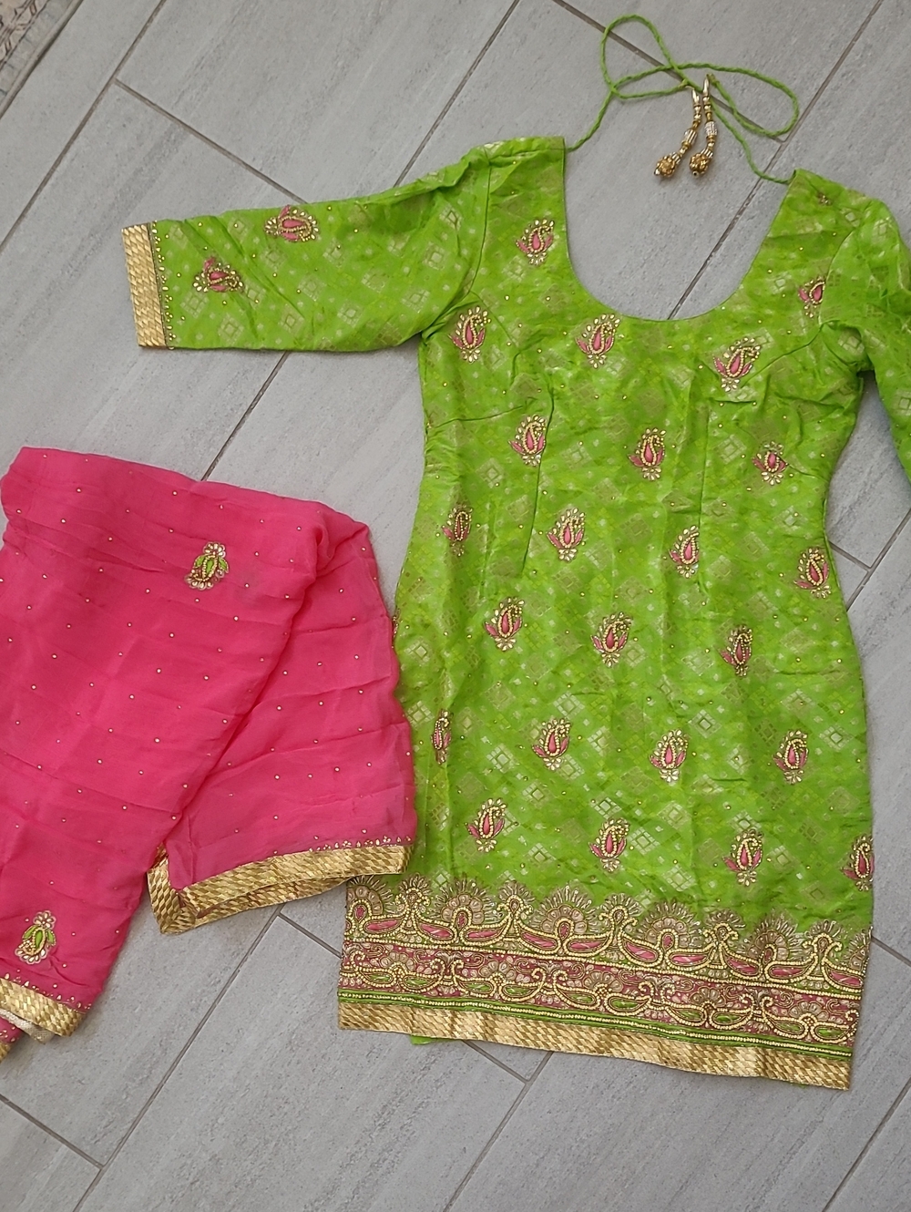 Womens Green & Pink Embroidered Embellished Kurti And Dupatta 2pc